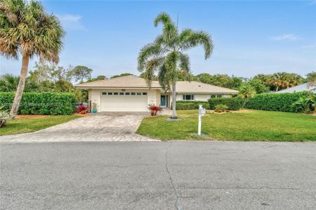 8605 SE Gulfstream Pl