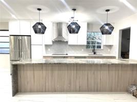 313 SW 7th Ct