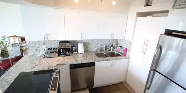900 Bay Dr Unit 221