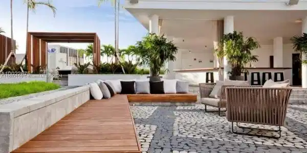 2020 N Bayshore Dr.