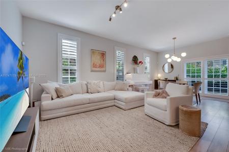 111 Edgewater Dr