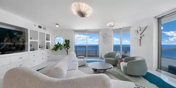 5801 Collins Ave