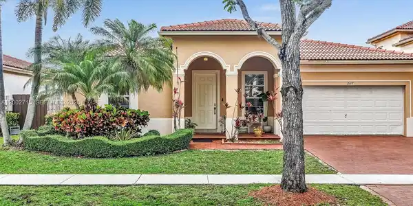 2117 NE 40th Rd