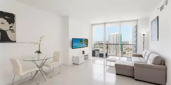 1750 N Bayshore Dr