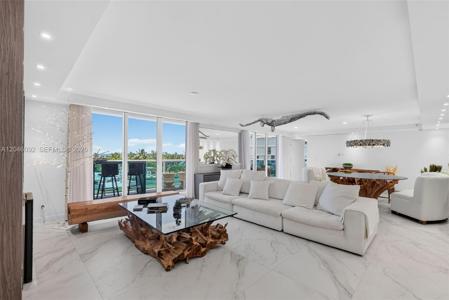 2301 Collins Ave