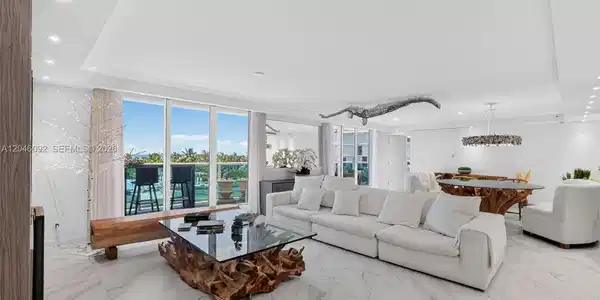 2301 Collins Ave