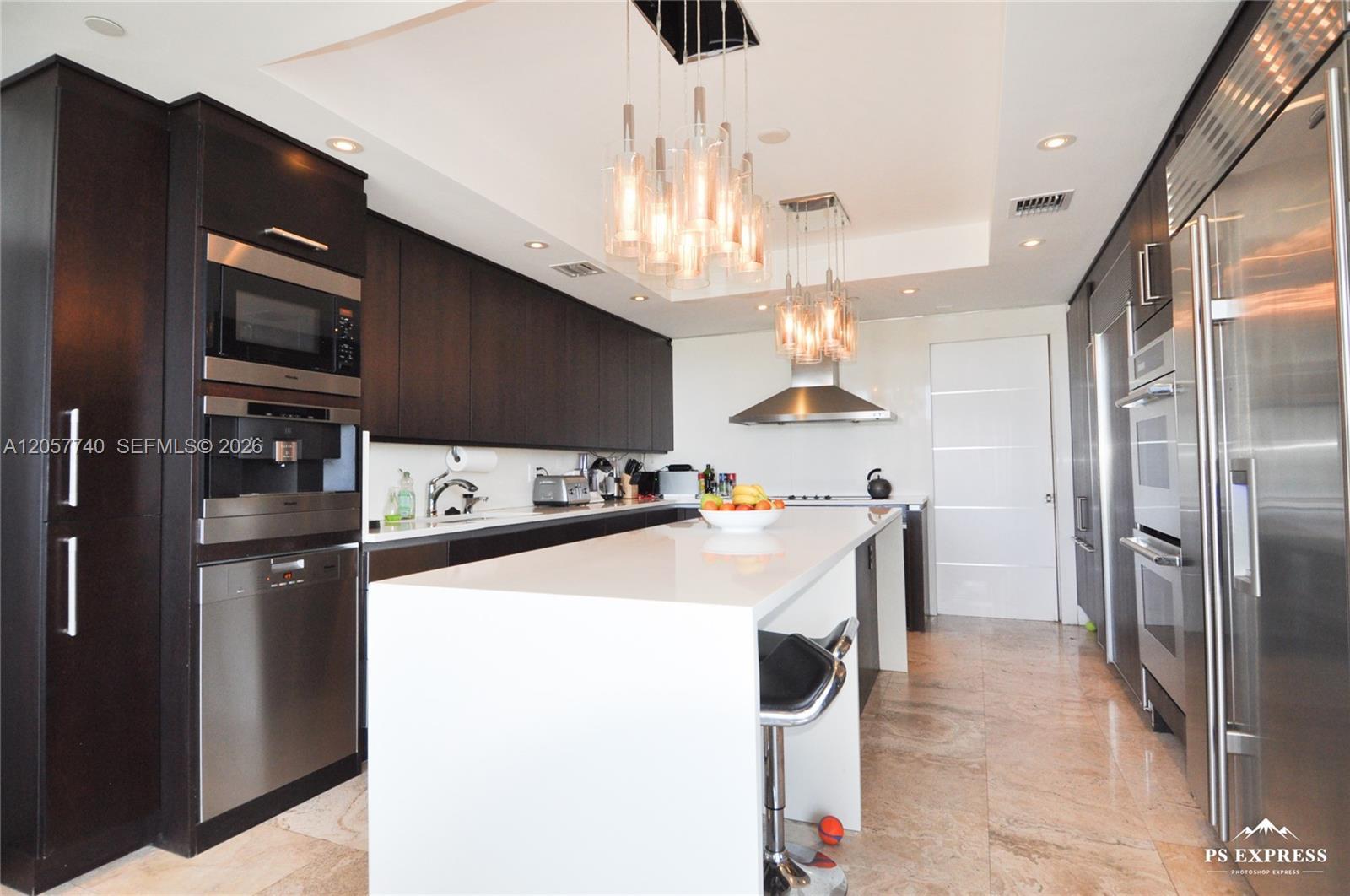 Image 2: EAT IN KITCHEN