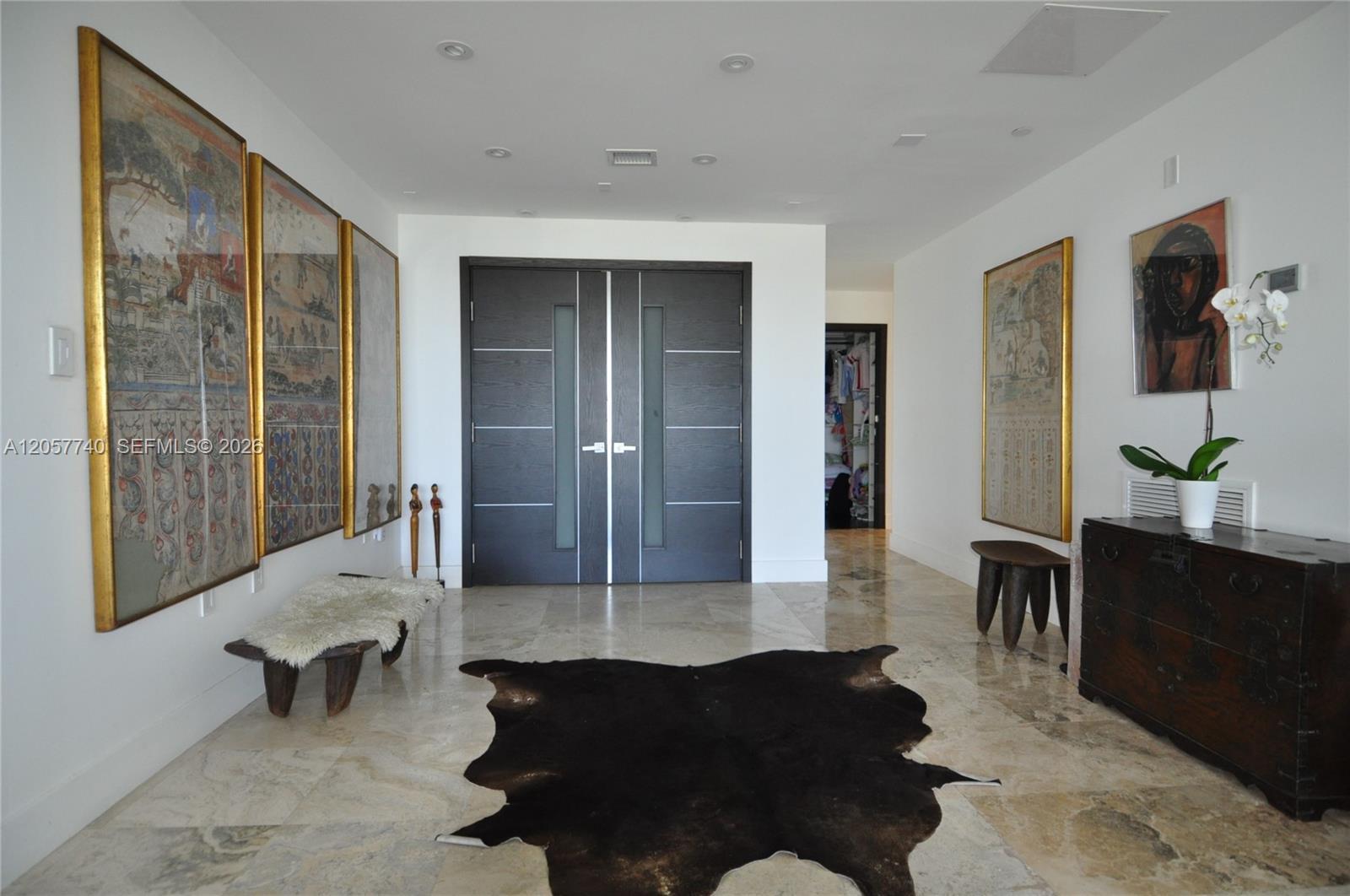 Image 3: FOYER TO PRIVATE ELEVATOR