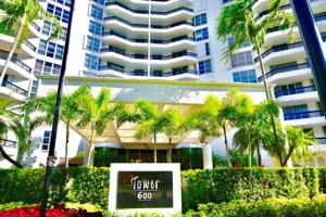 3400 NE 192nd St Unit 606