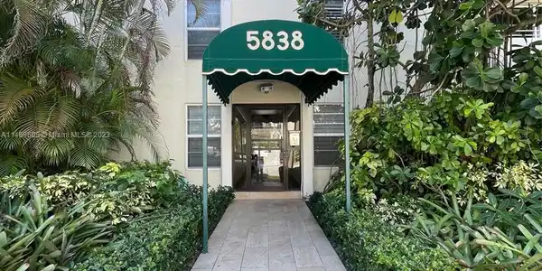 5838 SW 74th Ter