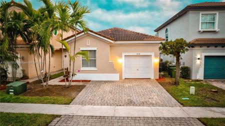 3724 NE 10th Ct