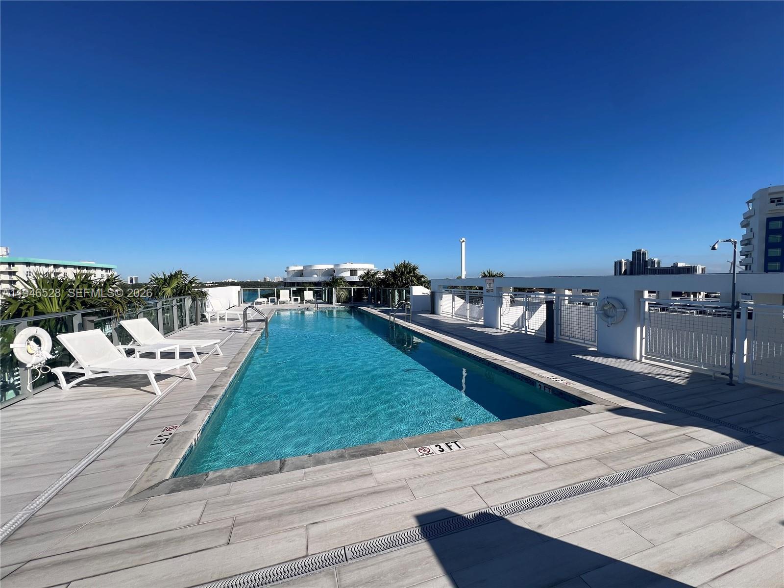 Image 4: Jacuzzi