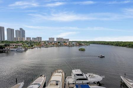 400 Sunny Isles Blvd
