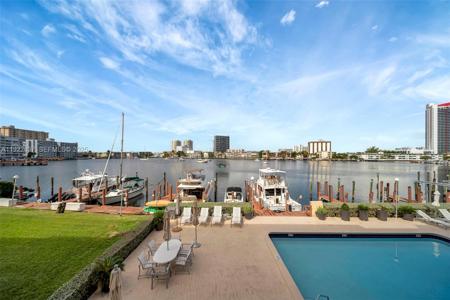 200 Golden Isles Dr