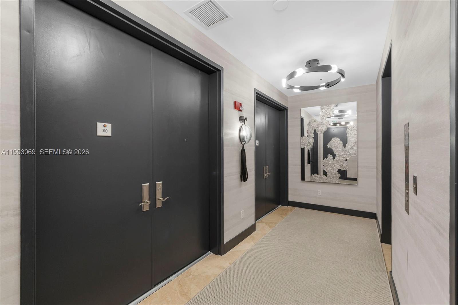 Image 3: Private elevator landing