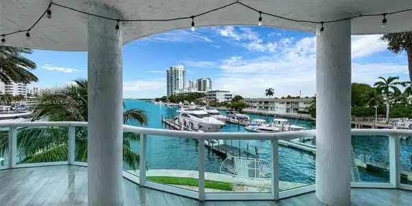 7918 Harbor Island Dr