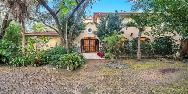 2496 Abaco Ave