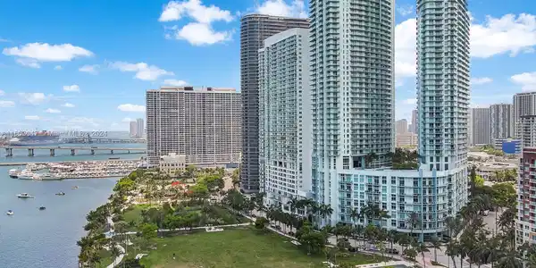 1900 N Bayshore Dr