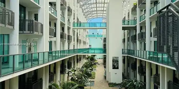 6000 Collins Ave