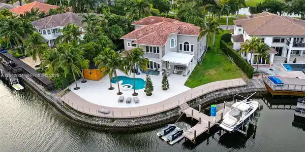 1260 Harbor Ct