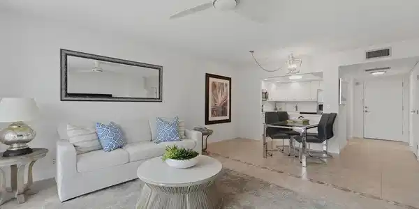 Image 3: Living Room