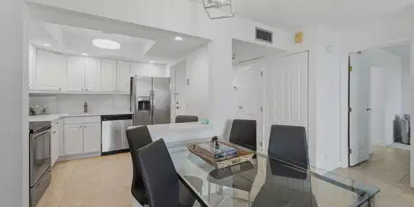 Image 4: Dining Kitchen