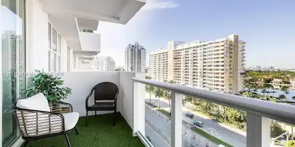 5601 Collins Ave
