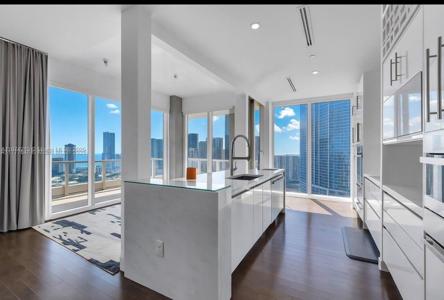 900 Brickell Key Blvd