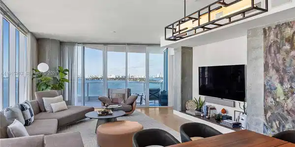 2020 N Bayshore Dr