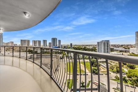 1750 N Bayshore Dr