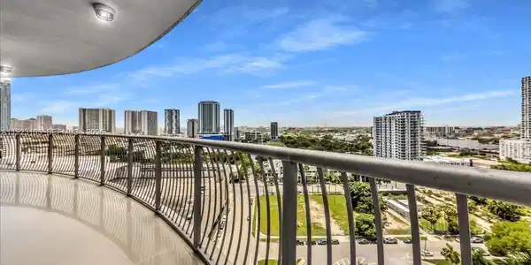 1750 N Bayshore Dr