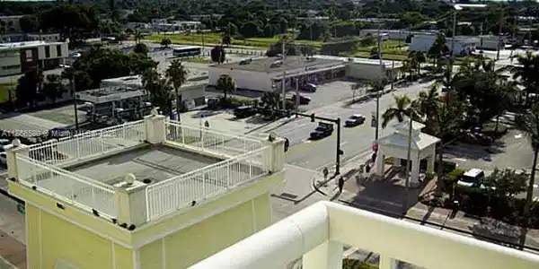 Image 4: Exterior Front