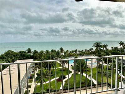 881 Ocean Dr