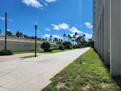 2899 Collins Ave