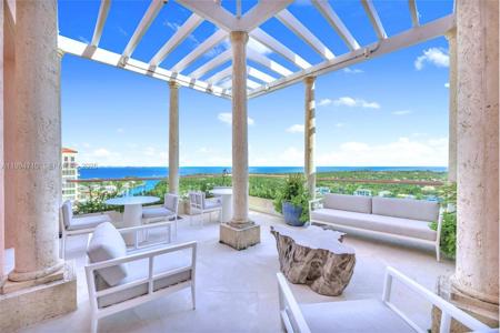 60 Edgewater Dr