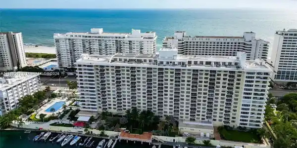 5600 Collins Ave