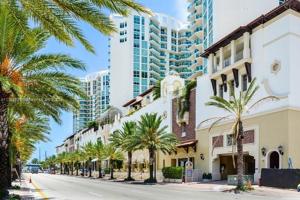 150 Sunny Isles Blvd