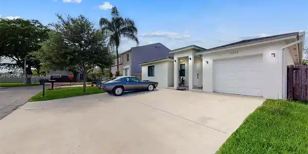 12123 SW 271st Ter