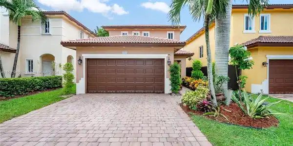 1075 NE 41st Ave