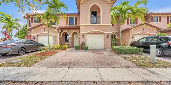 207 SE 37th Pl