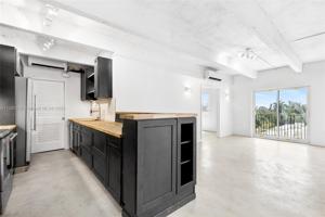 860 NE 78th St Unit 504