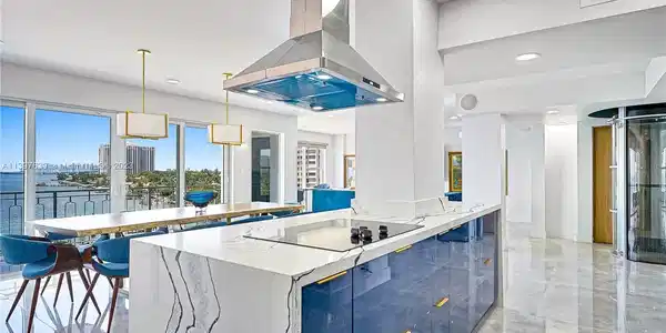 11111 Biscayne Blvd
