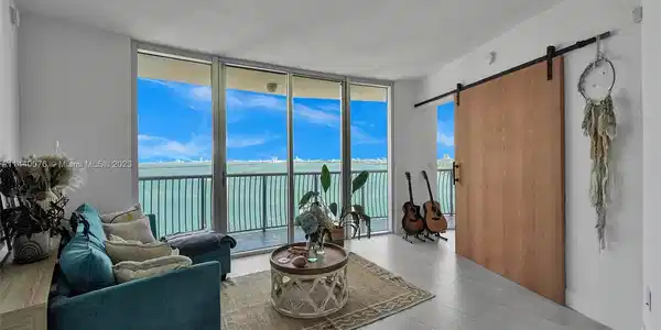 1750 N Bayshore Dr