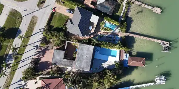 11 Capri Blvd