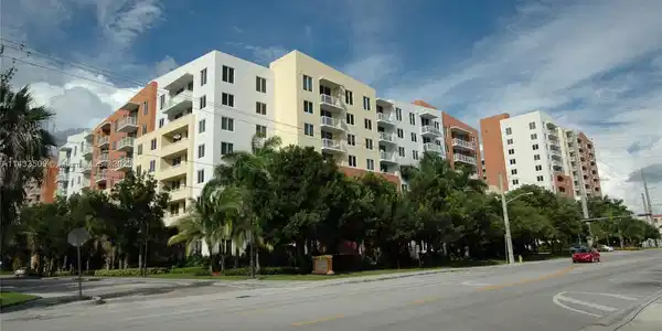 2775 NE 187th St Unit 220