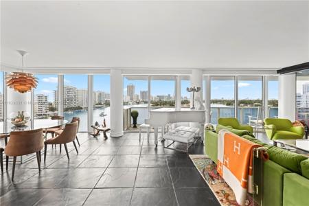 900 Bay Dr