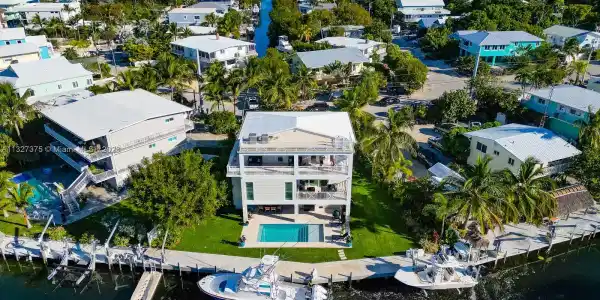 328 S Coconut Palm Blvd