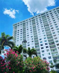 500 Bayview Dr