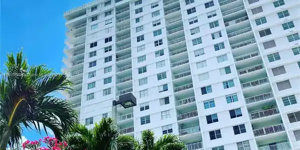 500 Bayview Dr