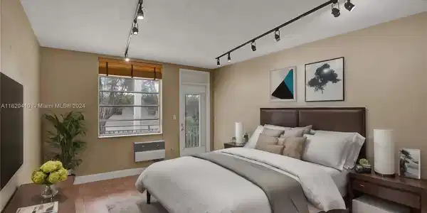 441 Collins Ave